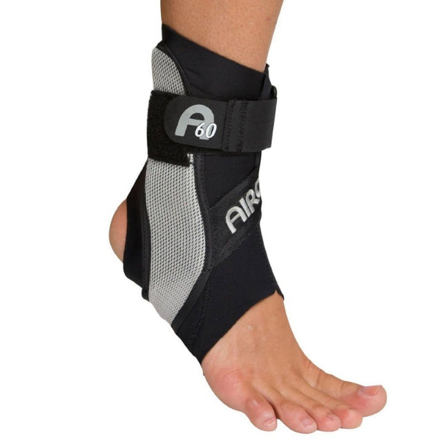 Chevillère de sport Aircast A60 avec stabilisateur à 60 degrés