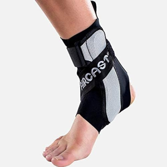 Chevillère de sport Aircast A60 avec stabilisateur à 60 degrés