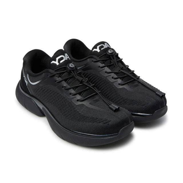 Yda Cairn zapatilla deportiva negra con tecnología postural