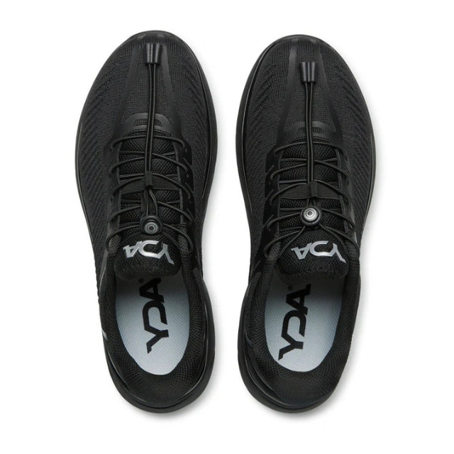 Yda Cairn zapatilla deportiva negra con tecnología postural